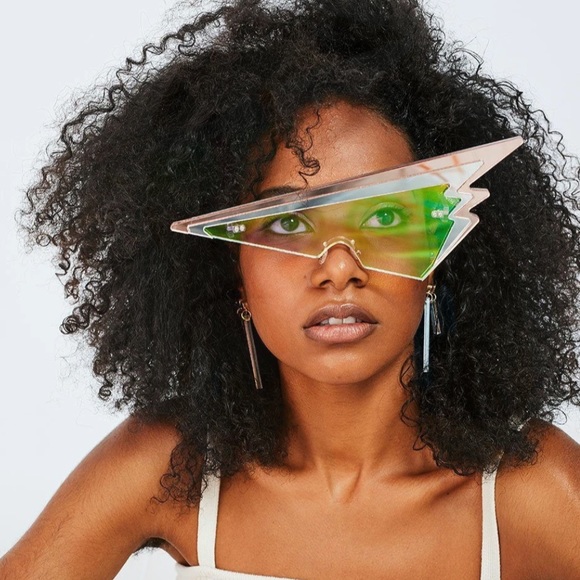 ISLYNYC LUXE RUNWAY LADY GAGA Holographic Glasses - Picture 4 of 10